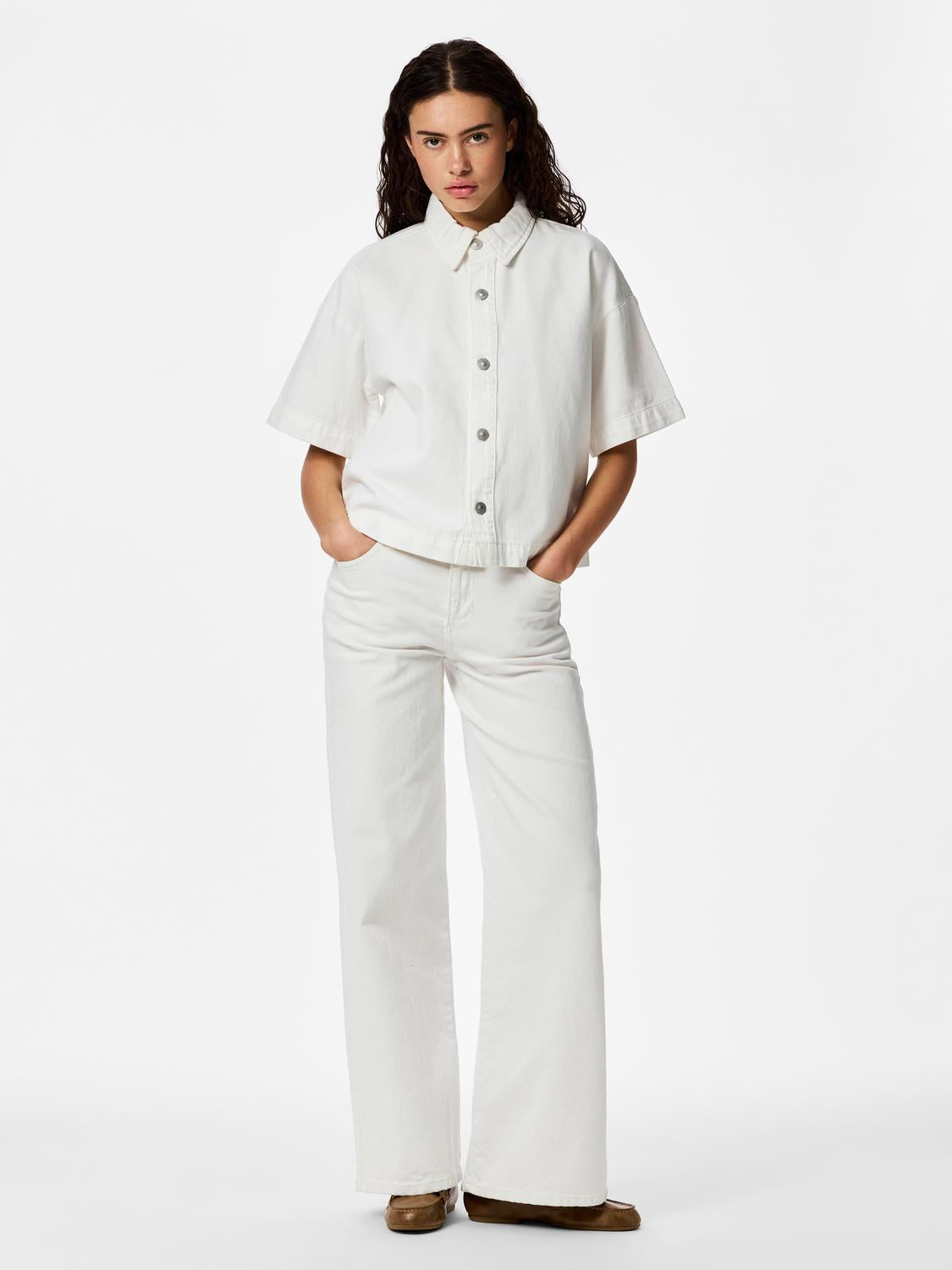model_shot-front_full